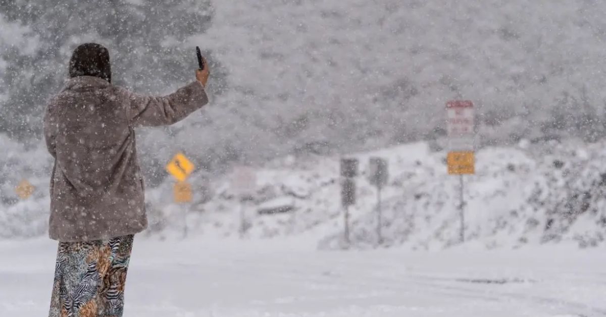 Metro Los Angeles Remains a Historic Blizzard Warning 